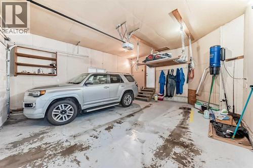 5647 55 Avenuecrescent, Innisfail, AB - Indoor Photo Showing Garage