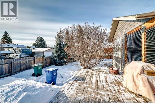 5647 55 Avenuecrescent, Innisfail, AB - Outdoor With Deck Patio Veranda