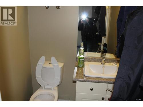 2951 11 Avenue Ne Unit# 10, Salmon Arm, BC - Indoor Photo Showing Bathroom