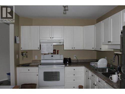 2951 11 Avenue Ne Unit# 10, Salmon Arm, BC - Indoor Photo Showing Kitchen With Double Sink