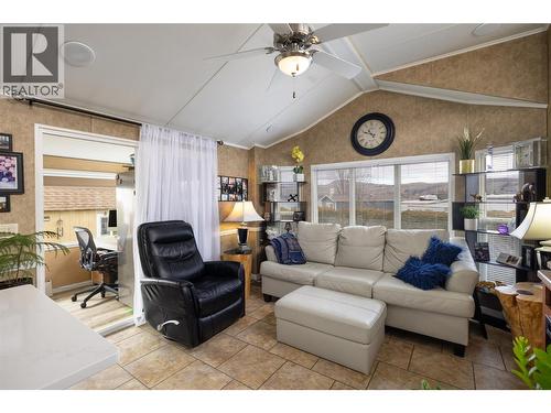 Living room - 8000 Highland Road Unit# 33, Vernon, BC 