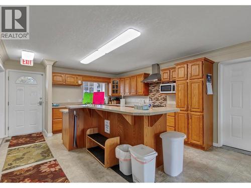 Clubhouse kitchen - for Happy Hours and social dinners - 8000 Highland Road Unit# 33, Vernon, BC 