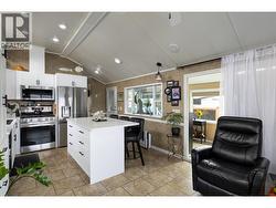 Kitchen with sit up island - 