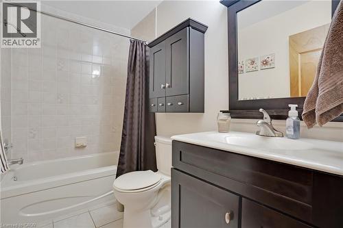 35 Southview Crescent, Cambridge, ON - Indoor Photo Showing Bathroom