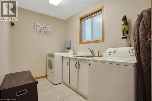 35 Southview Crescent, Cambridge, ON - Indoor Photo Showing Laundry Room