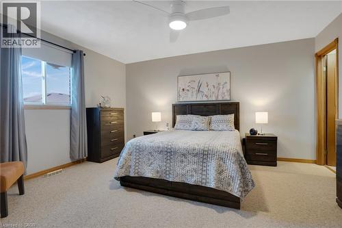 35 Southview Crescent, Cambridge, ON - Indoor Photo Showing Bedroom