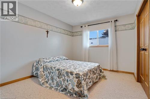 35 Southview Crescent, Cambridge, ON - Indoor Photo Showing Bedroom