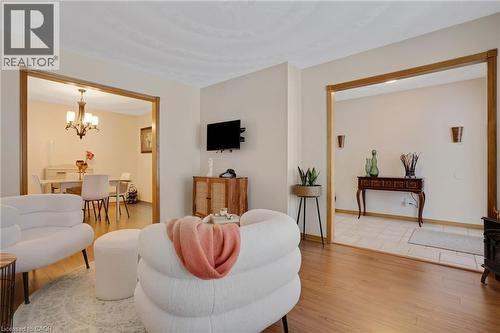 35 Southview Crescent, Cambridge, ON - Indoor Photo Showing Living Room