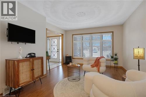 35 Southview Crescent, Cambridge, ON - Indoor Photo Showing Living Room