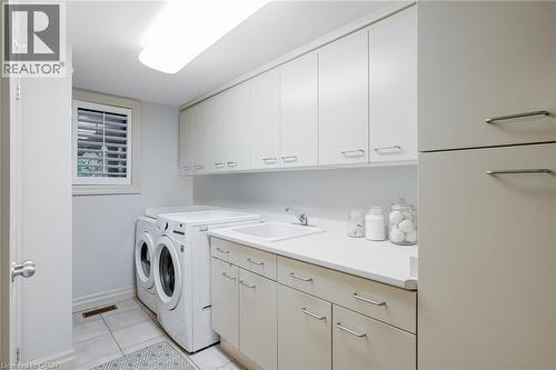 34 Harrington Place, Ancaster, ON - Indoor Photo Showing Laundry Room