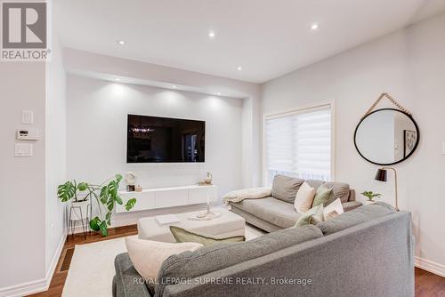 71 Luisa Street, Bradford West Gwillimbury, ON - Indoor Photo Showing Living Room