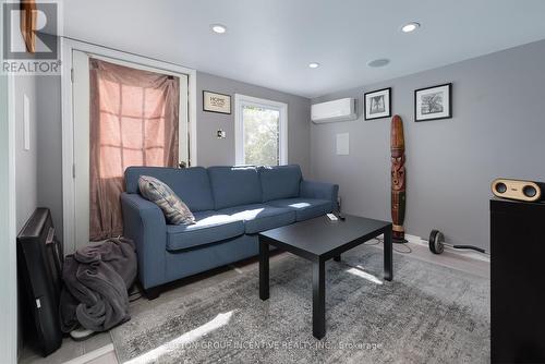 87 Dunlop Street, Orillia, ON - Indoor Photo Showing Living Room