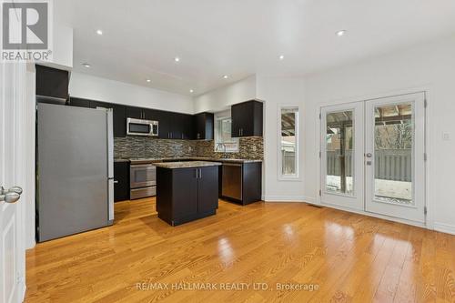94 Olde Town Road, Brampton, ON - Indoor Photo Showing Kitchen With Upgraded Kitchen