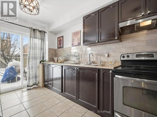 45 Ridgefield Court, Brampton, ON - Indoor Photo Showing Kitchen