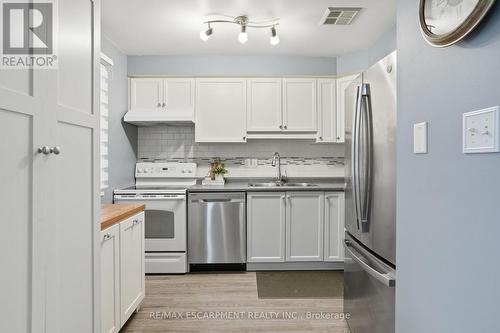 31 Galileo Boulevard, Brantford, ON - Indoor Photo Showing Kitchen With Double Sink