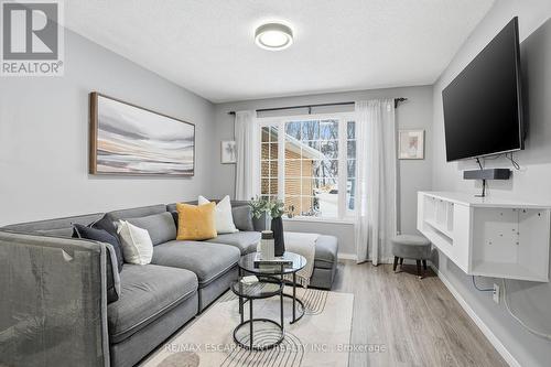 31 Galileo Boulevard, Brantford, ON - Indoor Photo Showing Living Room