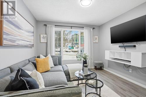 31 Galileo Boulevard, Brantford, ON - Indoor Photo Showing Living Room