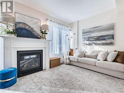 18 Heming Trail, Hamilton, ON - Indoor Photo Showing Living Room With Fireplace