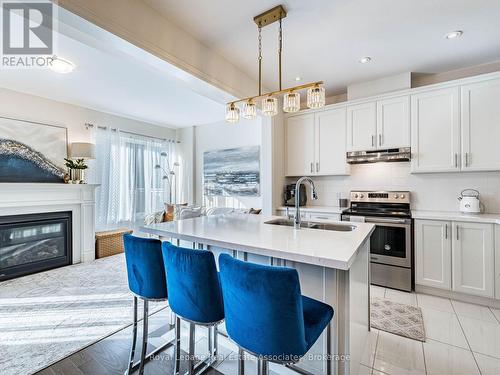 18 Heming Trail, Hamilton, ON - Indoor Photo Showing Kitchen