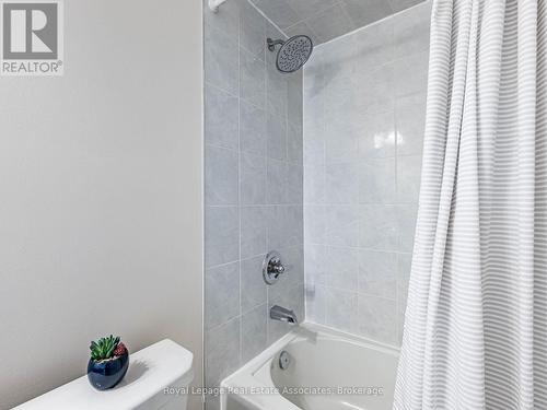18 Heming Trail, Hamilton, ON - Indoor Photo Showing Bathroom