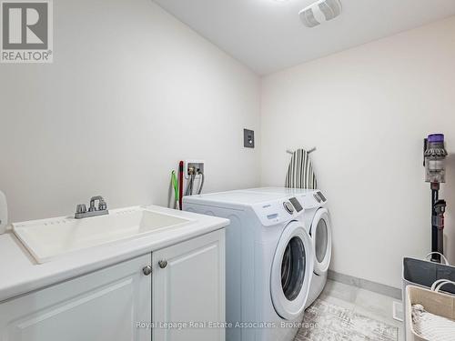 18 Heming Trail, Hamilton, ON - Indoor Photo Showing Laundry Room