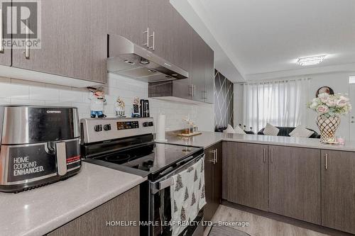 15 Bateson Street, Ajax, ON - Indoor Photo Showing Kitchen