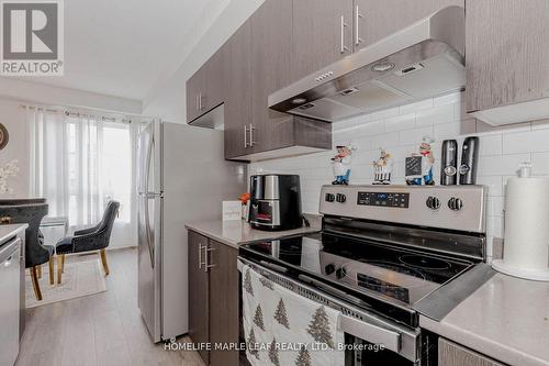 15 Bateson Street, Ajax, ON - Indoor Photo Showing Kitchen