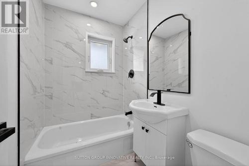124 Corman Avenue, Hamilton, ON - Indoor Photo Showing Bathroom