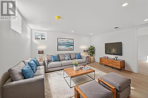 124 Corman Avenue, Hamilton, ON - Indoor Photo Showing Living Room