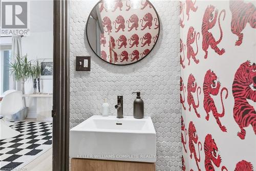 48 Liberty Street, Hamilton, ON - Indoor Photo Showing Bathroom