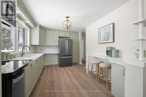 528 Greenbrook Drive, Kitchener, ON - Indoor Photo Showing Kitchen With Upgraded Kitchen