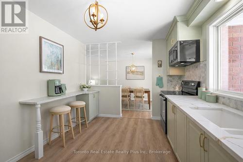528 Greenbrook Drive, Kitchener, ON - Indoor Photo Showing Kitchen