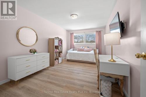 528 Greenbrook Drive, Kitchener, ON - Indoor Photo Showing Bedroom