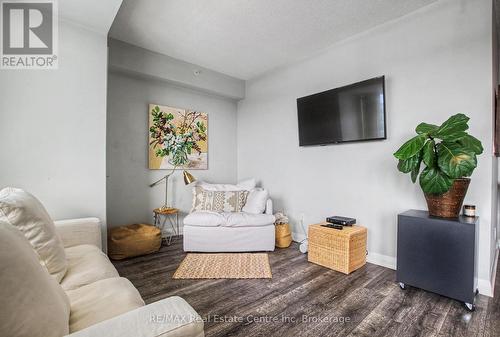 505 - 53 Arthur Street S, Guelph (St. Patrick'S Ward), ON - Indoor Photo Showing Living Room