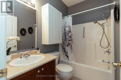 4 - 165 Chandos Drive, Kitchener, ON - Indoor Photo Showing Bathroom