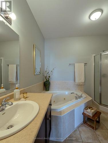 4 - 165 Chandos Drive, Kitchener, ON - Indoor Photo Showing Bathroom