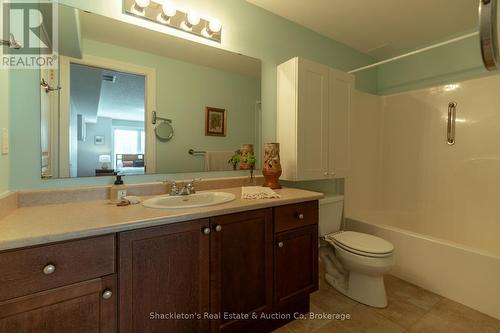 4 - 165 Chandos Drive, Kitchener, ON - Indoor Photo Showing Bathroom