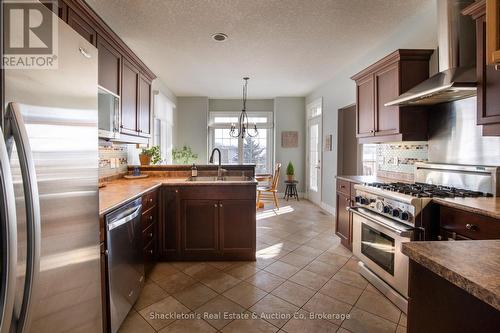 4 - 165 Chandos Drive, Kitchener, ON - Indoor Photo Showing Kitchen With Upgraded Kitchen