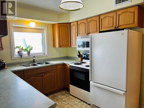 19 - 30 Ann Street, St. Marys, ON - Indoor Photo Showing Kitchen With Double Sink