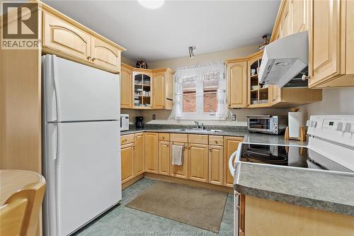 1657 Glendale, Windsor, ON - Indoor Photo Showing Kitchen