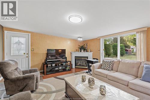 1657 Glendale, Windsor, ON - Indoor Photo Showing Living Room With Fireplace