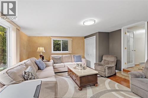 1657 Glendale, Windsor, ON - Indoor Photo Showing Living Room