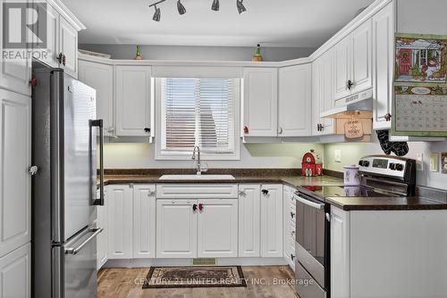 2635 Foxmeadow Road, Peterborough (Ashburnham Ward 4), ON - Indoor Photo Showing Kitchen