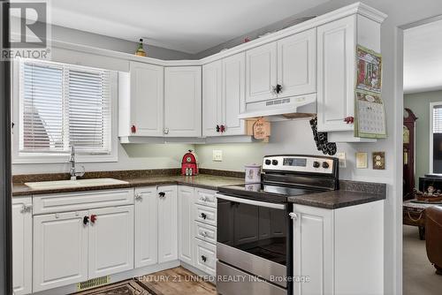 2635 Foxmeadow Road, Peterborough (Ashburnham Ward 4), ON - Indoor Photo Showing Kitchen