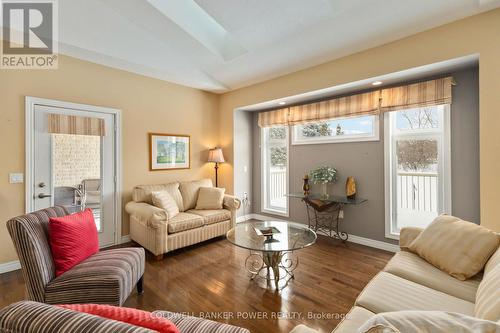 5 - 2295 Kains Road, London South (South A), ON - Indoor Photo Showing Living Room