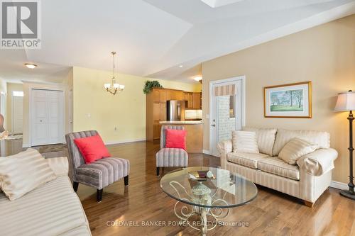 5 - 2295 Kains Road, London South (South A), ON - Indoor Photo Showing Living Room