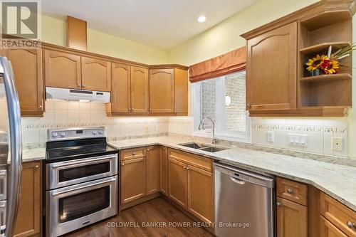 5 - 2295 Kains Road, London South (South A), ON - Indoor Photo Showing Kitchen With Double Sink
