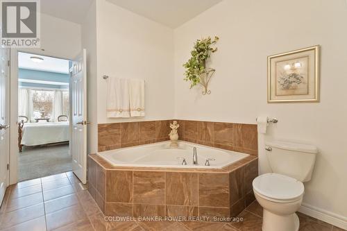 5 - 2295 Kains Road, London South (South A), ON - Indoor Photo Showing Bathroom
