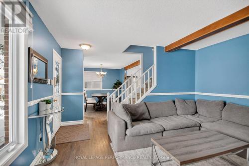 14 Gold Crescent, Russell, ON - Indoor Photo Showing Living Room