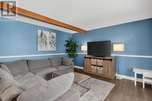 14 Gold Crescent, Russell, ON - Indoor Photo Showing Living Room